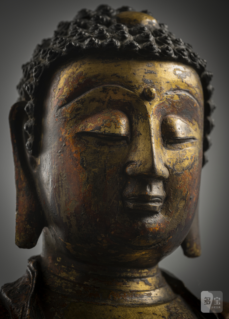 A GILT- AND RED-LACQUERED BRONZE FIGURE OF BUDDHA SHAKYAMUNI - 图3
